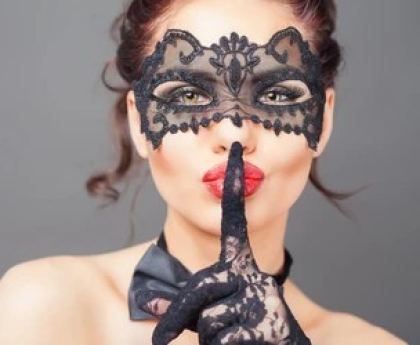 Soirée masquée : mystère et séduction